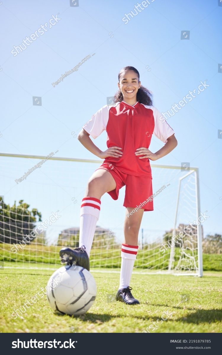 how many miles do: https soccer players run per game